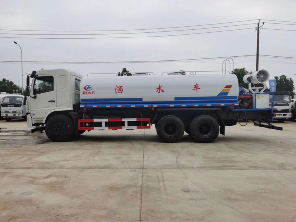 东风专底后八轮（20吨）洒水车