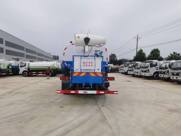 东风专底后八轮（20吨）洒水车