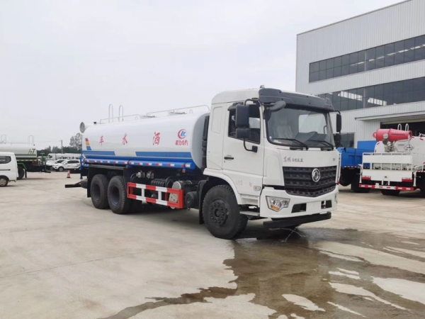 东风专底后八轮（20吨）洒水车