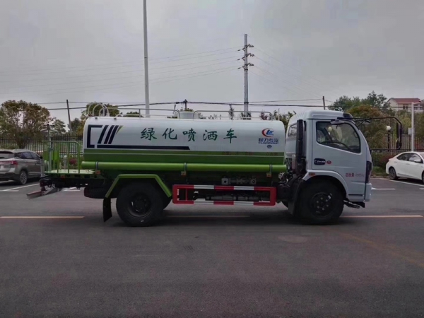 东风多利卡9.2方洒水车