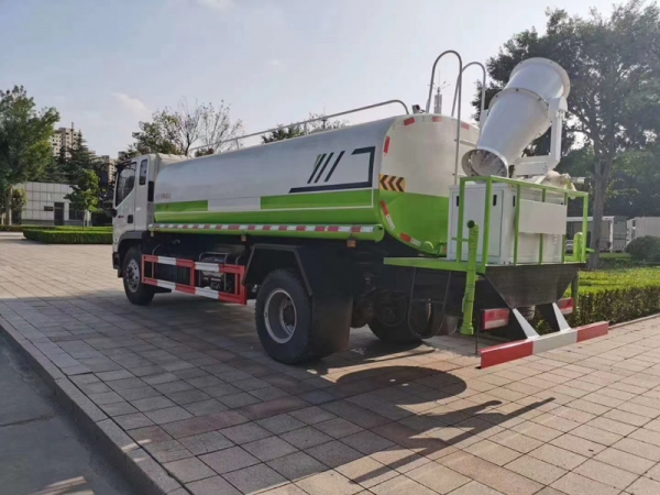 福田瑞沃洒水车（12吨）