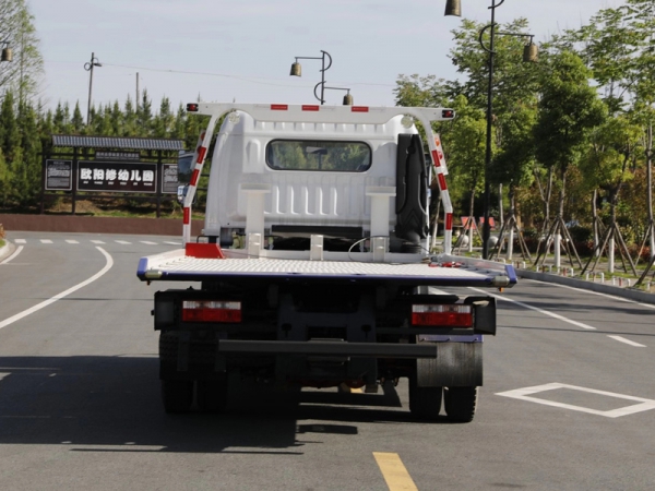 国六东风大多利卡黄牌一拖二清障车