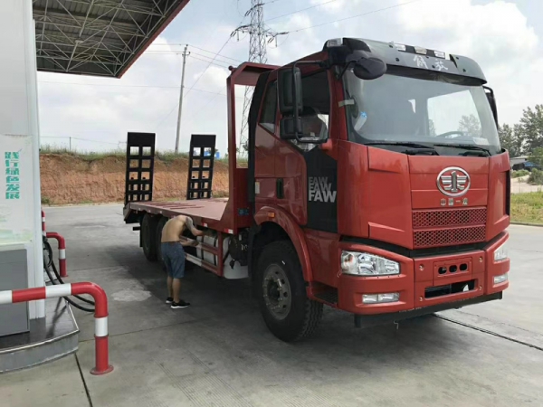 解放J6后八轮平板运输车