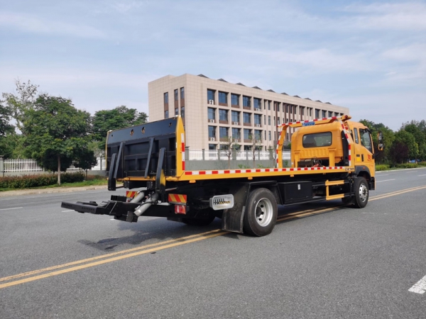 国六重汽豪沃重载型一拖二清障车