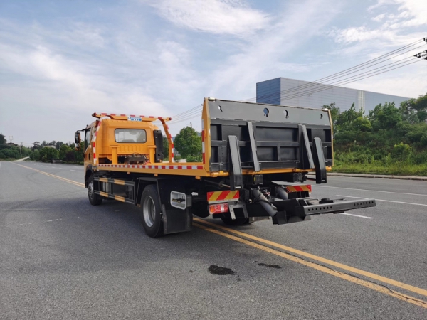 国六重汽豪沃重载型一拖二清障车