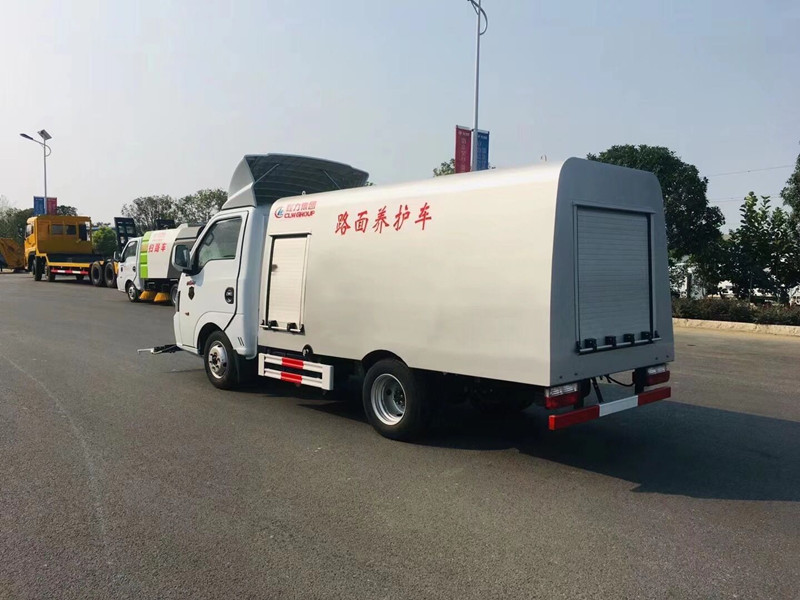 东风途逸路面清洗车1.5方水罐