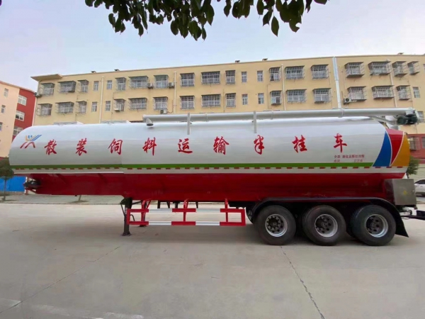 13米半挂65方饲料运输车
