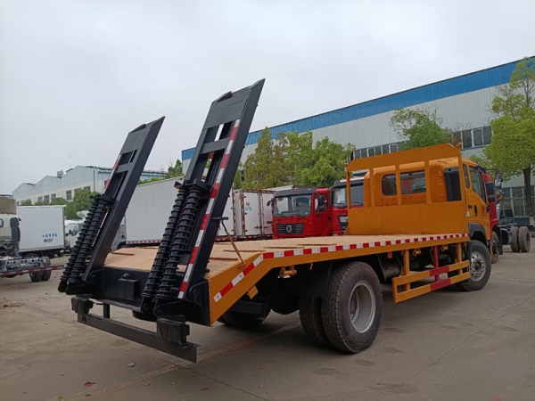 国六重汽豪沃单桥平板运输车