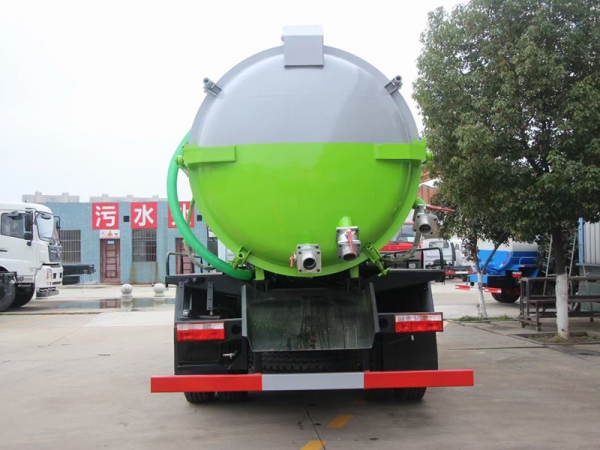 东风D9吸污车罐体容积11.5方