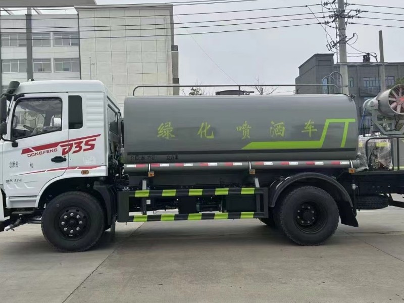 东风D3S 12吨洒水车