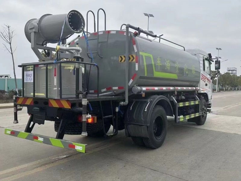 东风D3S 12吨洒水车