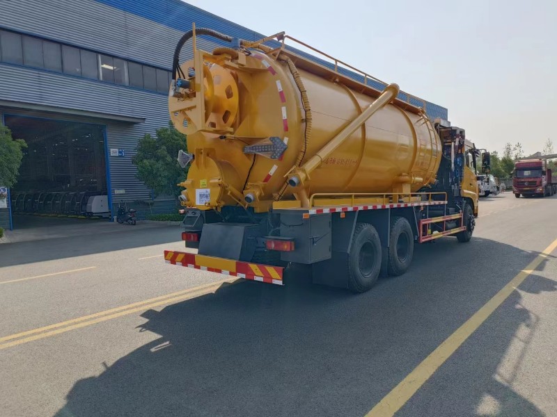 东风后八轮22方管道疏通车