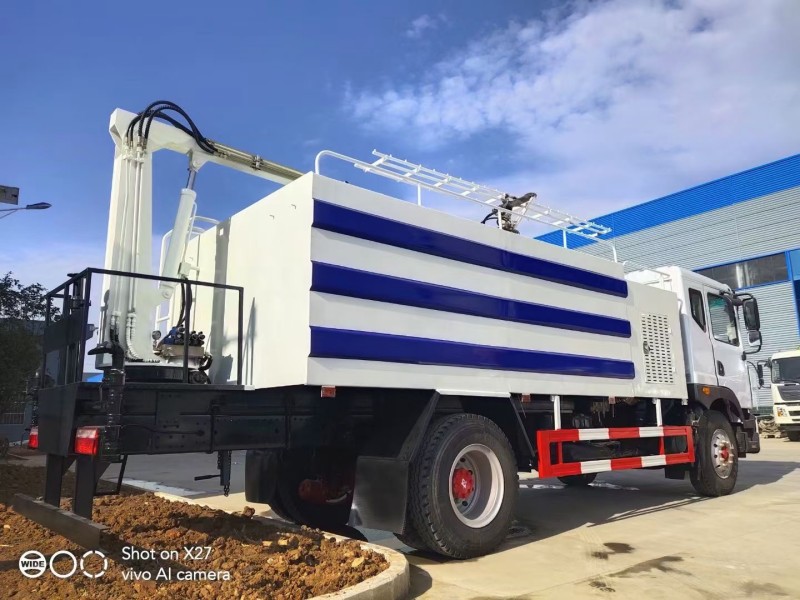 东风D9光伏板清洗车