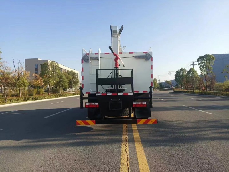 东风D9光伏板清洗车