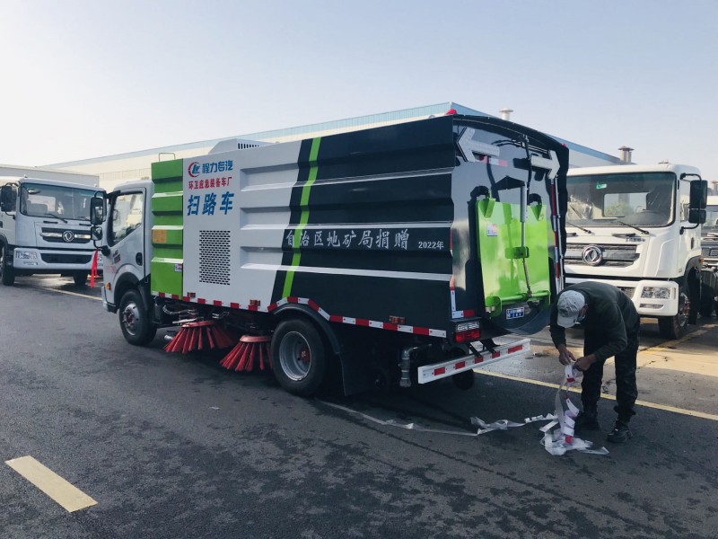 东风多利卡5.5方扫路车