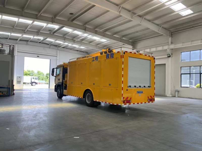 豪沃带吊救险车